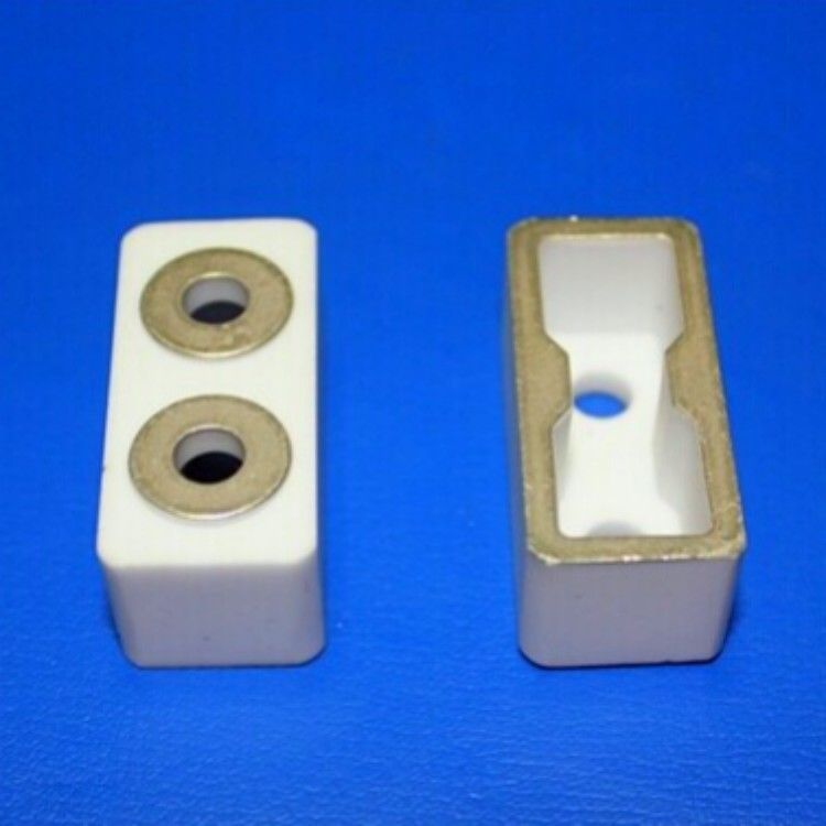 2 Pin Metallized Ceramic Insulator Pure White 95 99 Purity Glazed Surface
